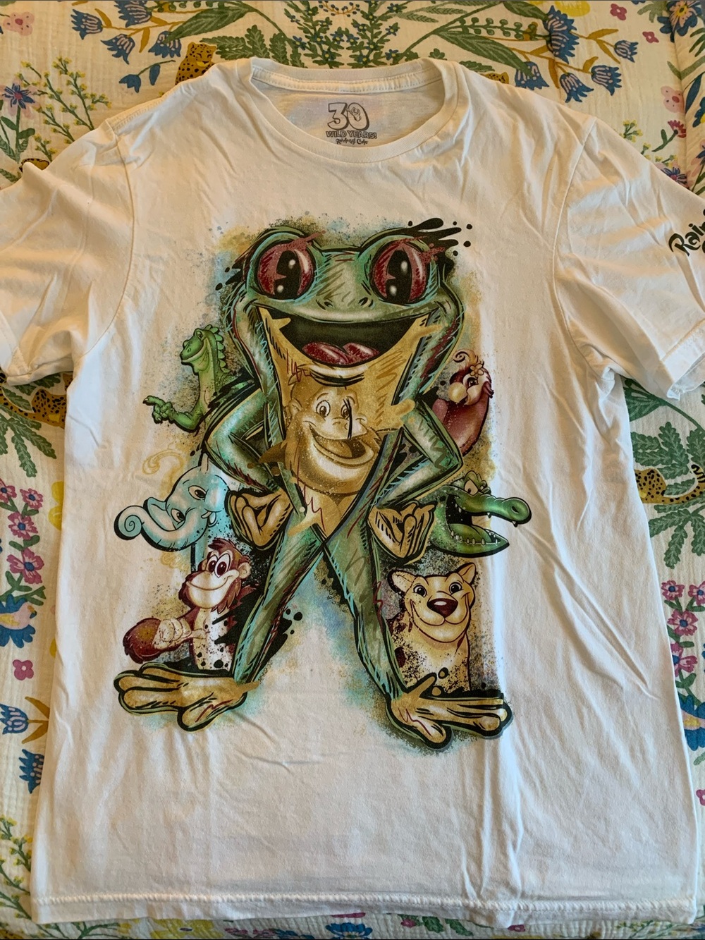 Rainforest Cafe 30th Anniversary T-Shirt Size Small. 100% Cotton